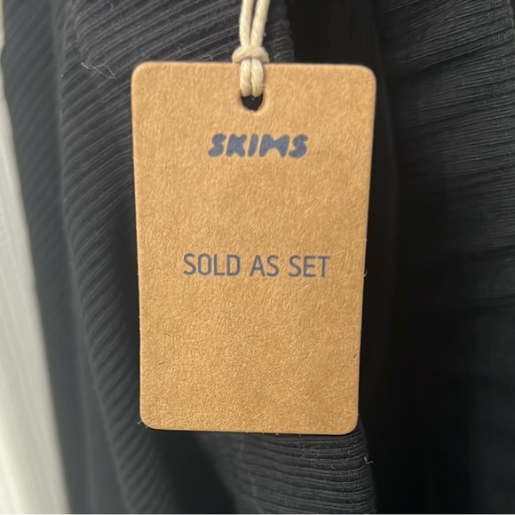 SKIMS Onyx Soft Lounge Sleep Set - Picture 8 of 11